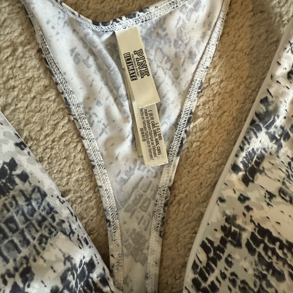 Victoria's Secret PINK Ultimate Lightly‎ Lined Snakeskin Sports Bra Size Large - Picture 4 of 7